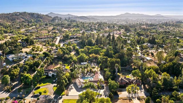 886 Singing Trails Drive, El Cajon, CA 92019