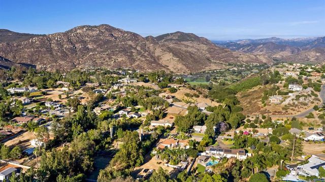 886 Singing Trails Drive, El Cajon, CA 92019