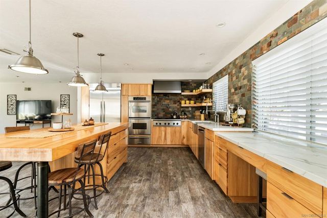 886 Singing Trails Drive, El Cajon, CA 92019
