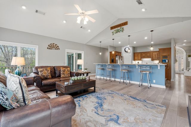 9 Templo Way, Hot Springs Village, AR 71909