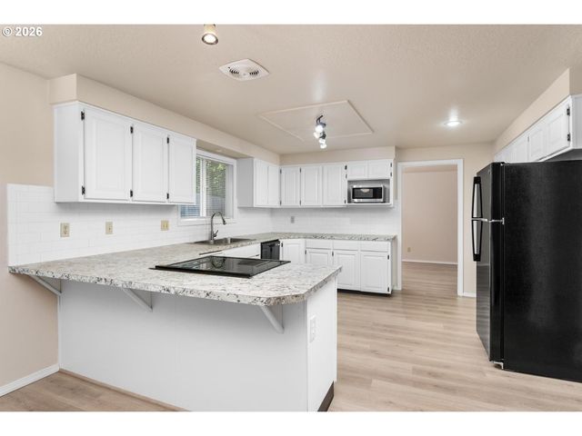 22491 CLARK St, West Linn, OR 97068