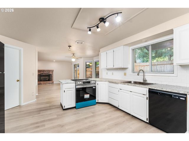 22491 CLARK St, West Linn, OR 97068