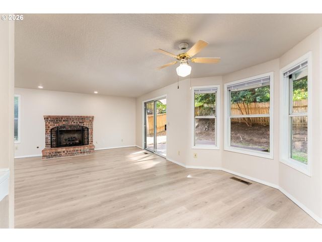 22491 CLARK St, West Linn, OR 97068