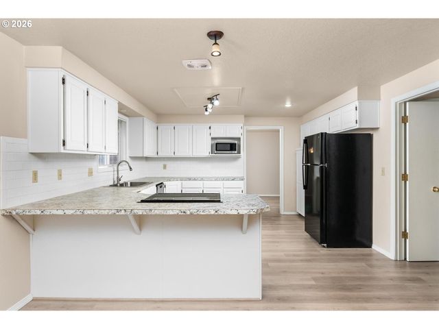 22491 CLARK St, West Linn, OR 97068