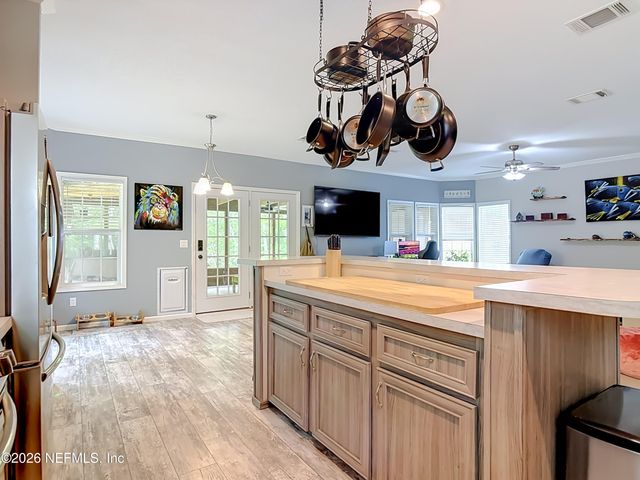 137 KERRY Drive, Satsuma, FL 32189