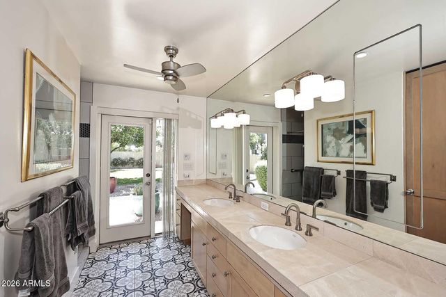 8113 E DEL CAVERNA Drive, Scottsdale, AZ 85258