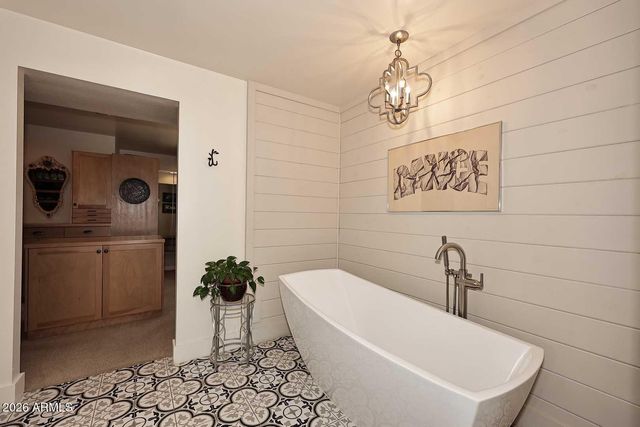 8113 E DEL CAVERNA Drive, Scottsdale, AZ 85258