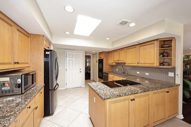 8113 E DEL CAVERNA Drive, Scottsdale, AZ 85258