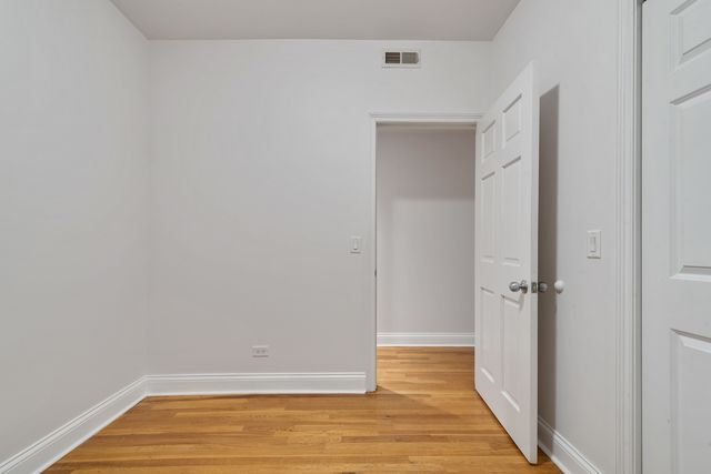 7010 S Clyde Avenue 3N, Chicago, IL 60649