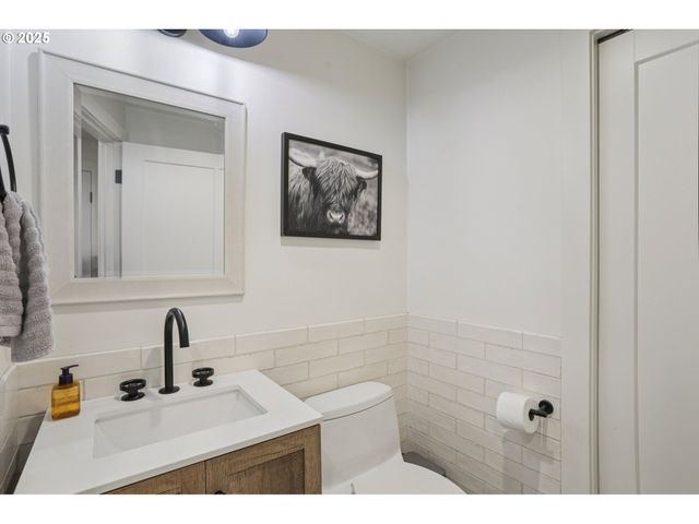 980 ASTOR Way, Woodburn, OR 97071