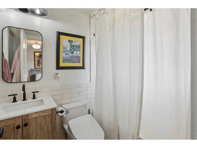 980 ASTOR Way, Woodburn, OR 97071