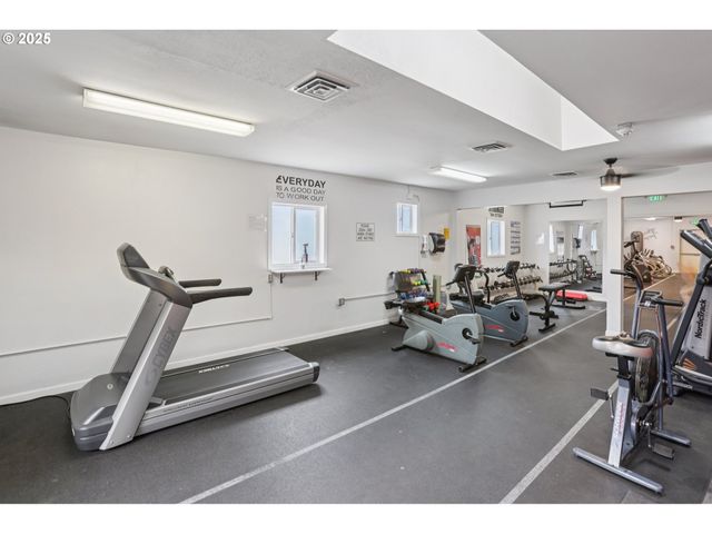 980 ASTOR Way, Woodburn, OR 97071