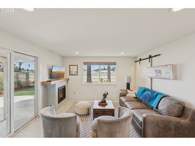 980 ASTOR Way, Woodburn, OR 97071