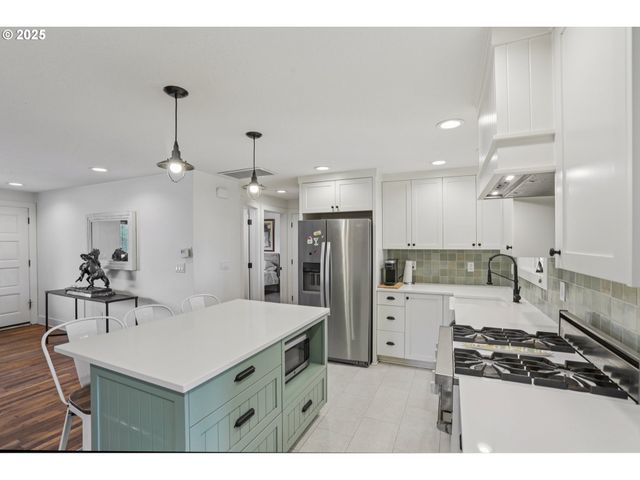 980 ASTOR Way, Woodburn, OR 97071