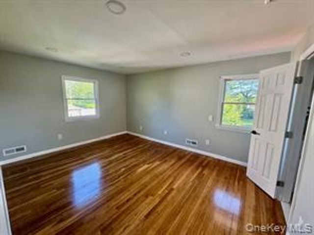 10 Elderwood ln, Melville, NY 11747
