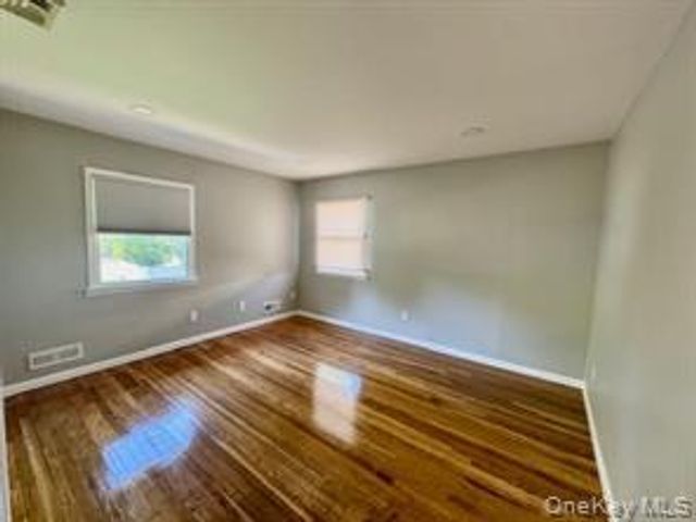 10 Elderwood ln, Melville, NY 11747