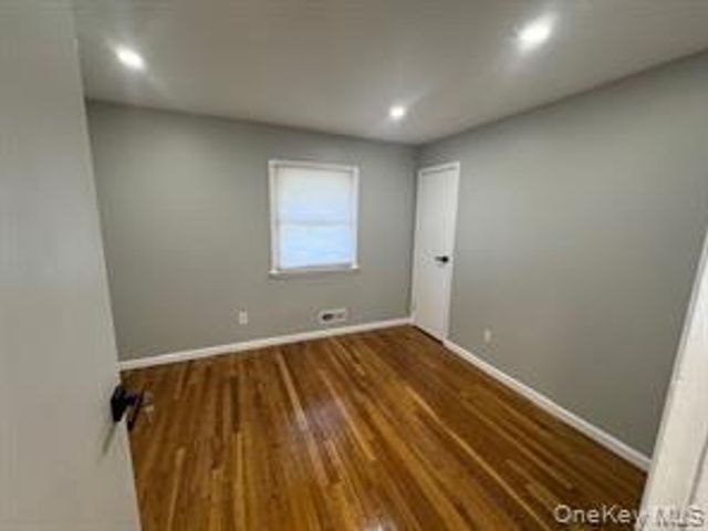 10 Elderwood ln, Melville, NY 11747