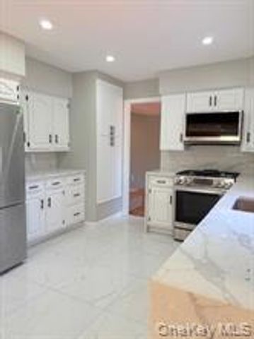 10 Elderwood ln, Melville, NY 11747