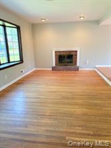 10 Elderwood ln, Melville, NY 11747