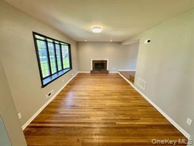 10 Elderwood ln, Melville, NY 11747