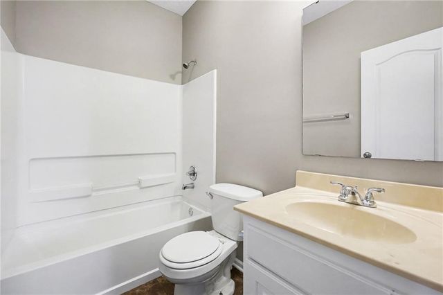 15963 S CRESTVIEW Drive, Olathe, KS 66062