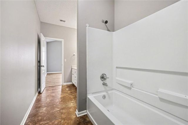 15963 S CRESTVIEW Drive, Olathe, KS 66062