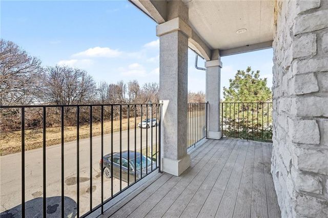 15963 S CRESTVIEW Drive, Olathe, KS 66062