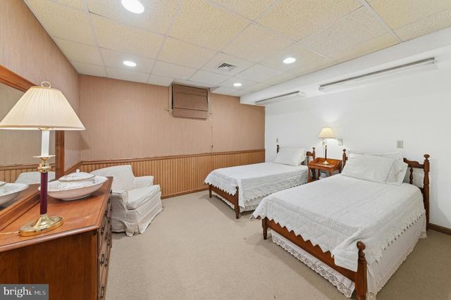 1895 CARYN DR, Hellertown, PA 18055