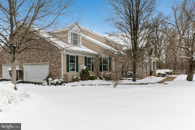 1895 CARYN DR, Hellertown, PA 18055