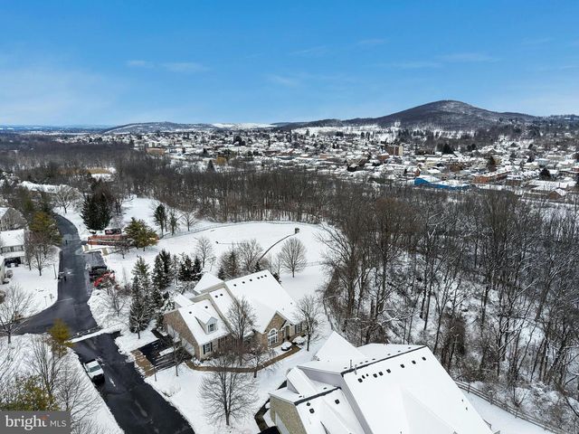 1895 CARYN DR, Hellertown, PA 18055