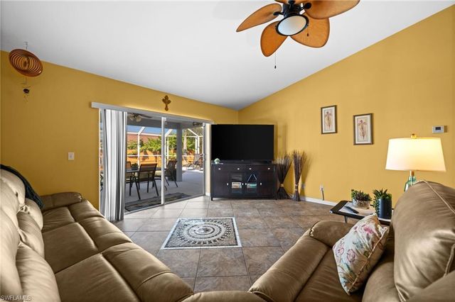 121 NE 11th TER, Cape Coral, FL 33909