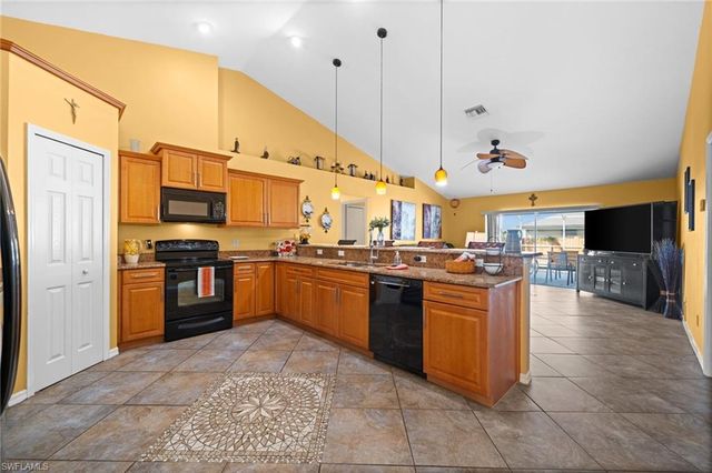 121 NE 11th TER, Cape Coral, FL 33909