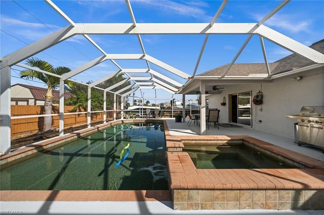 121 NE 11th TER, Cape Coral, FL 33909