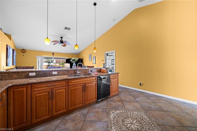 121 NE 11th TER, Cape Coral, FL 33909