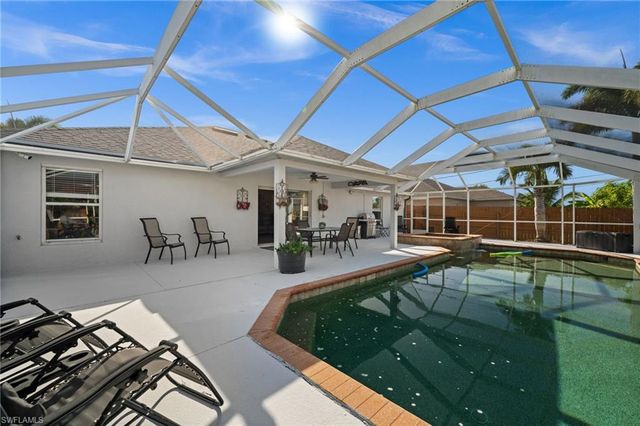 121 NE 11th TER, Cape Coral, FL 33909