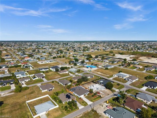 121 NE 11th TER, Cape Coral, FL 33909