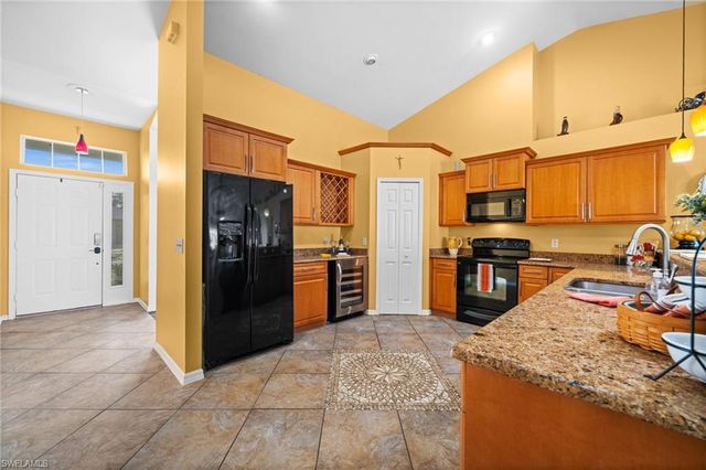 121 NE 11th TER, Cape Coral, FL 33909