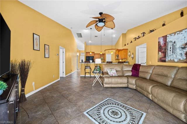 121 NE 11th TER, Cape Coral, FL 33909