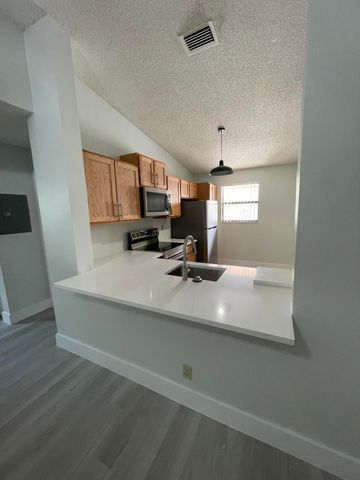 3350 Jaywood Terrace J221, Boca Raton, FL 33431