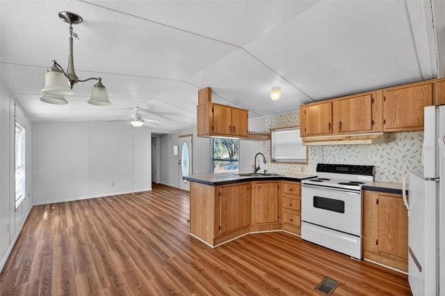 7405 BONNIE LAKE ROAD, Brooksville, FL 34601