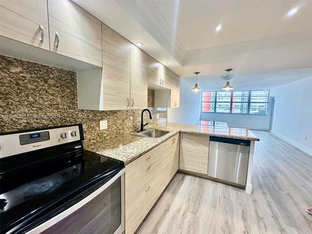 1301 NE Miami Gardens Drive 521 W, Miami, FL 33179