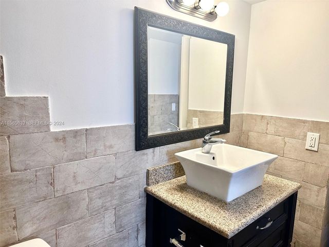 1301 NE Miami Gardens Drive 521 W, Miami, FL 33179