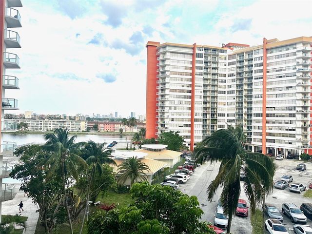1301 NE Miami Gardens Drive 521 W, Miami, FL 33179