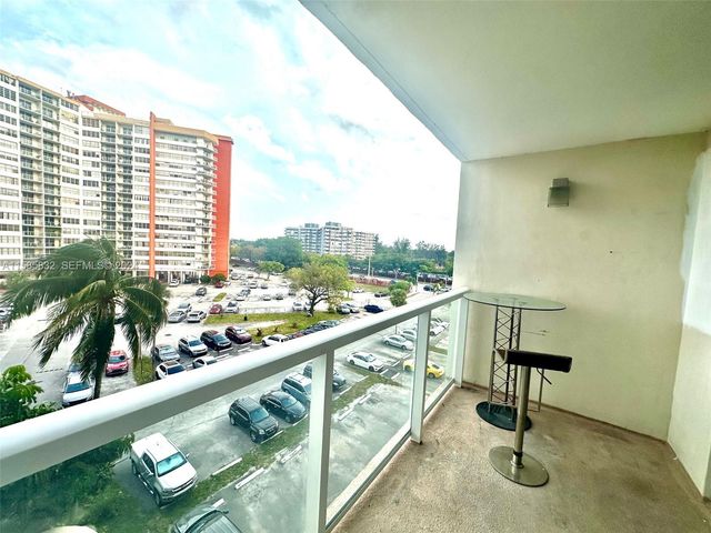 1301 NE Miami Gardens Drive 521 W, Miami, FL 33179