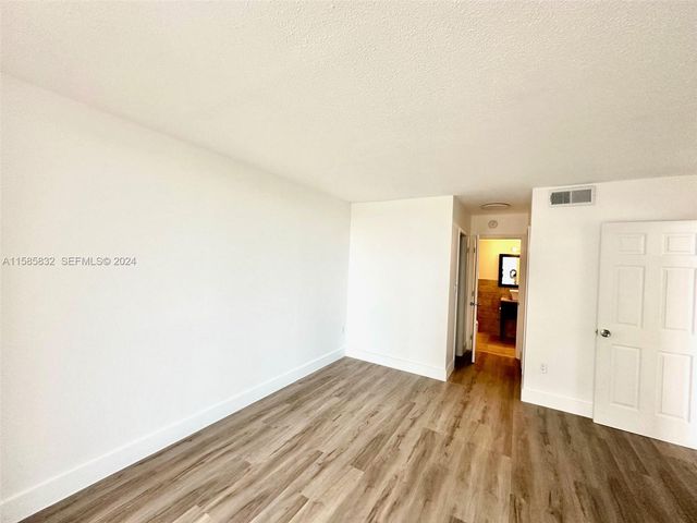 1301 NE Miami Gardens Drive 521 W, Miami, FL 33179