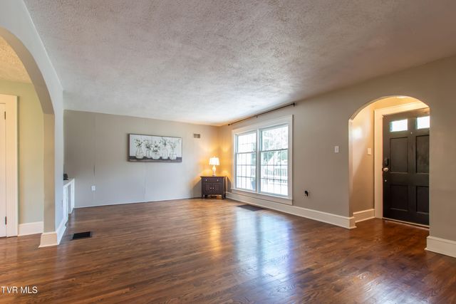 1605 Overhill Road, Bristol, VA 24201