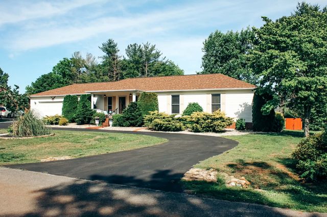 67 Lake Ln, Winchester, TN 37398