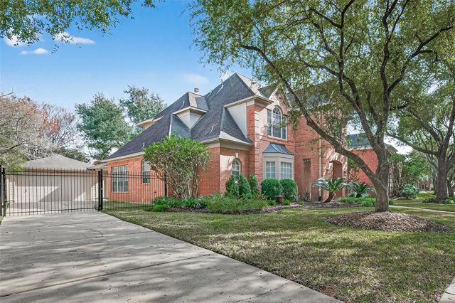 4318 Oak Trail Court, Sugar Land, TX 77479