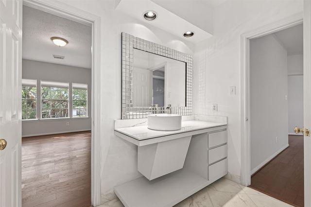 4318 Oak Trail Court, Sugar Land, TX 77479