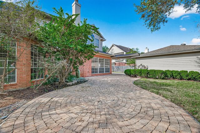 4318 Oak Trail Court, Sugar Land, TX 77479
